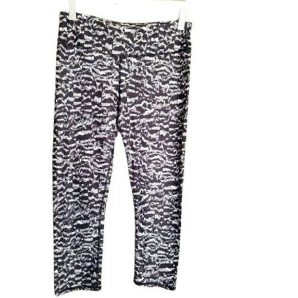 Fabletics Women's Mid-Rise PowerHold Cropped Leggings Capri Activewear - Picture 1 of 7